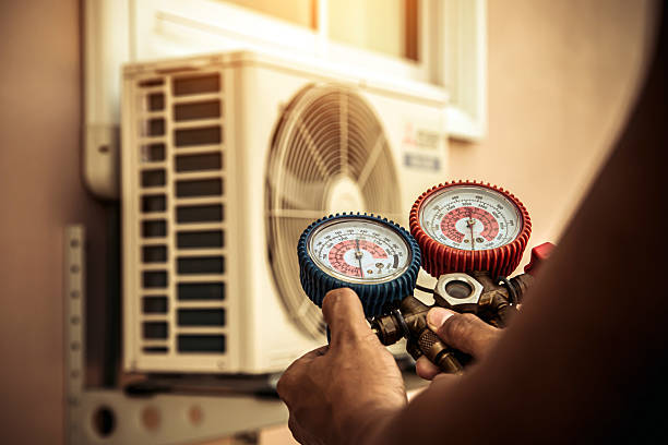 Professional Heat Pump Repair technician working in Graettinger, IA